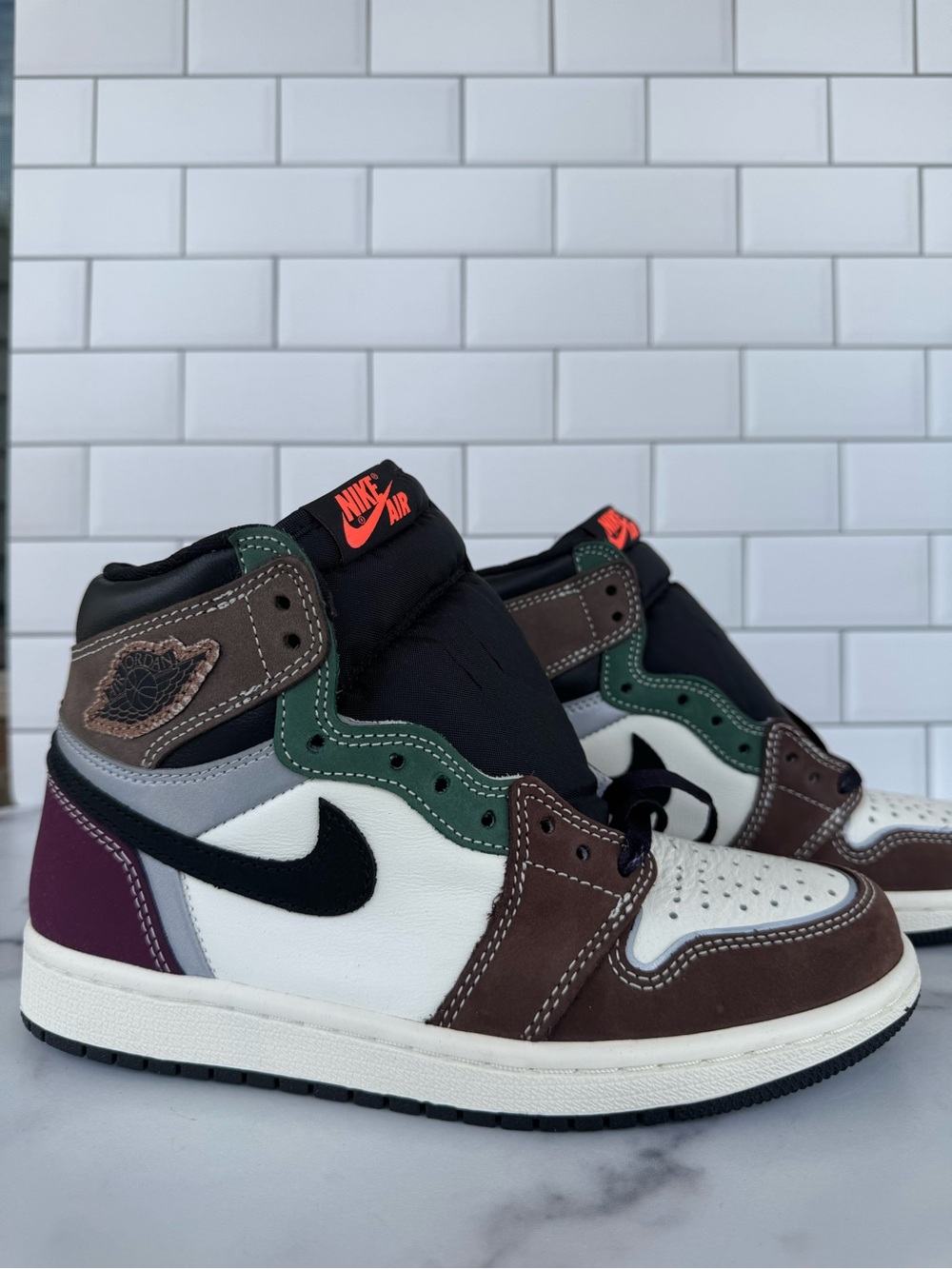 Nike Air Jordan 1 Retro High OG - Black/Dark Chocolate/Noble
Green/Archaeo Brown